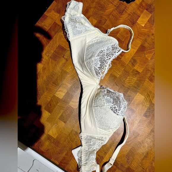 Off-white lace bra from Heidi Klum Intimates in 36D - Picture 1 of 1